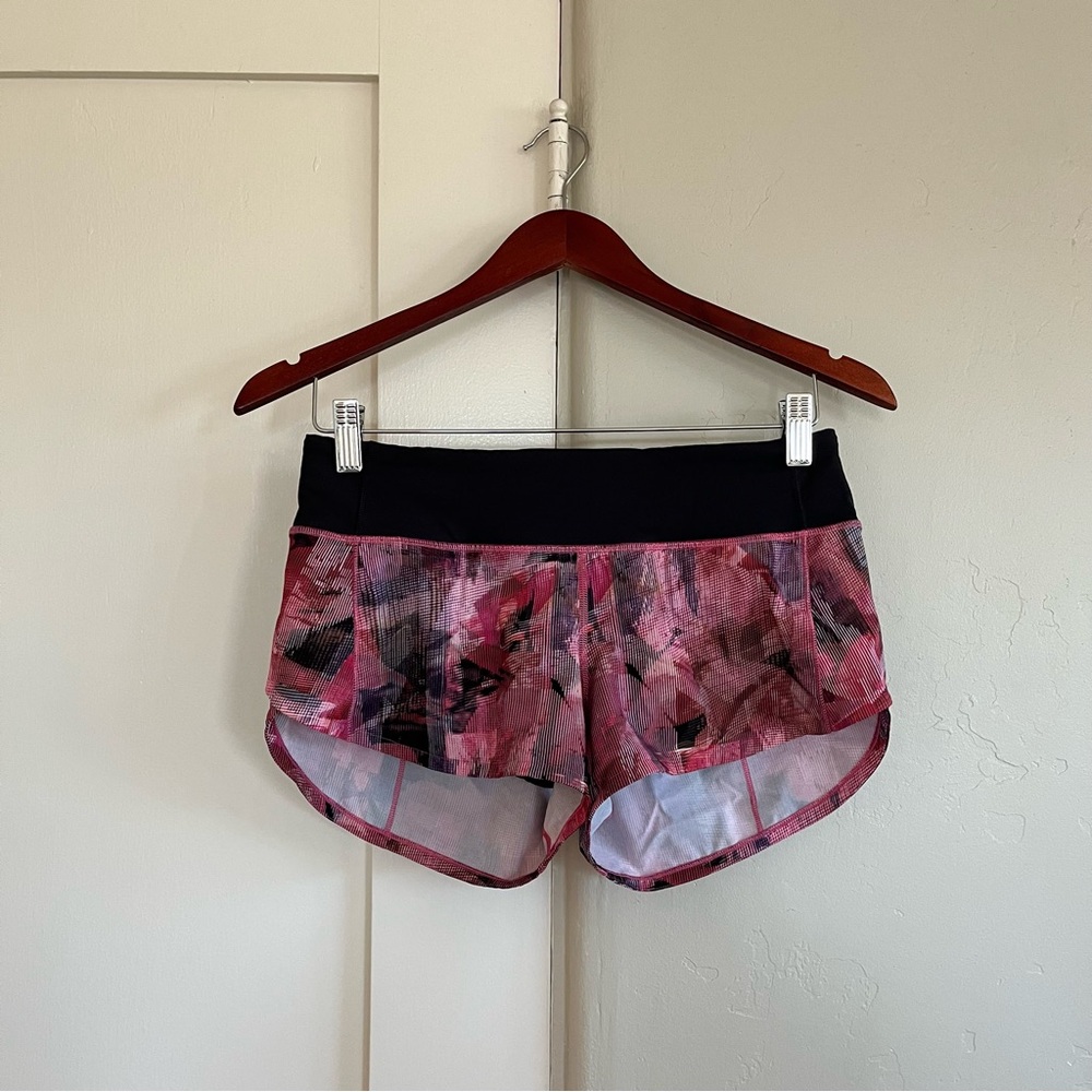 🤍 euc | Lululemon | Patterned running shorts
